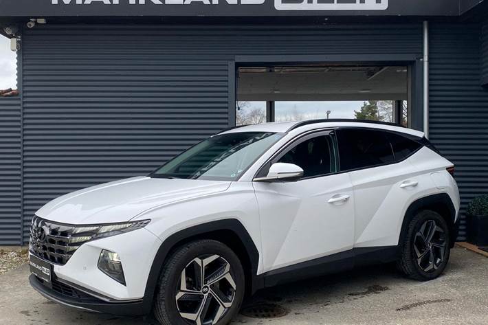 Hvid Hyundai Tucson fra 2022 set udefra