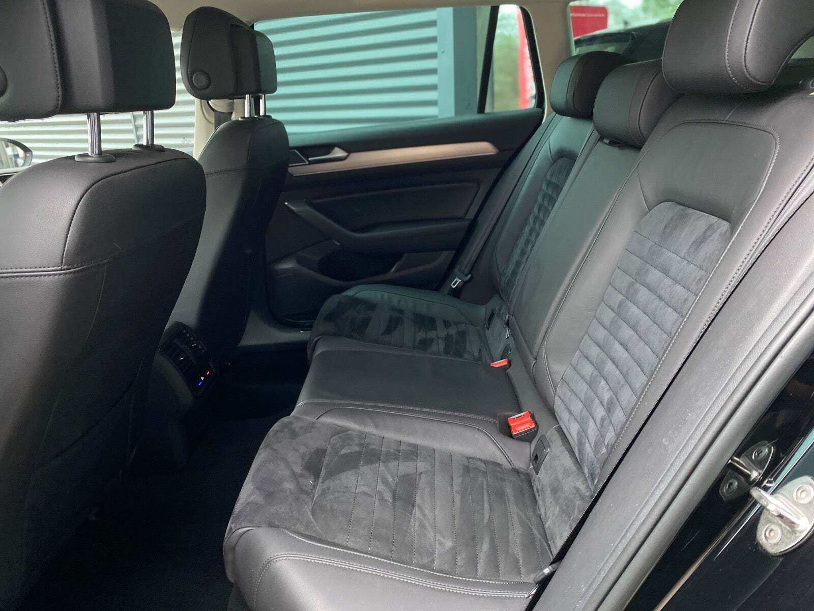 Sort VW Passat fra 2019