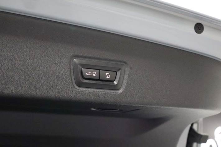 Grå BMW i4 fra 2025