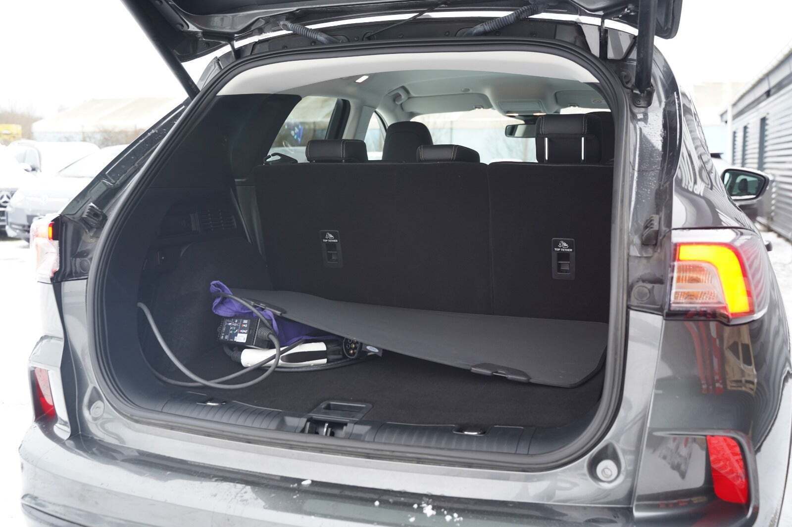 Grå Ford Kuga fra 2020