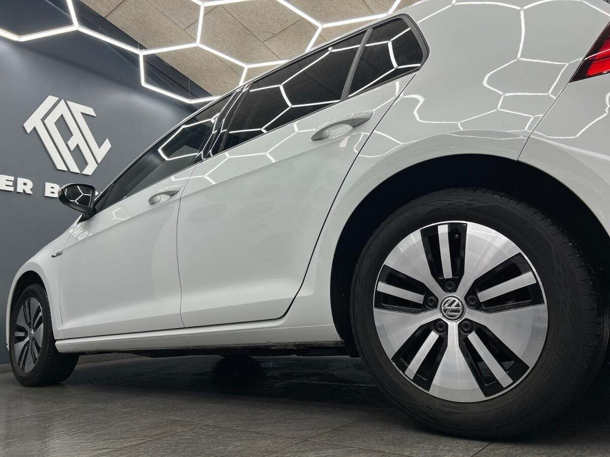 Hvid VW e-Golf VII fra 2020