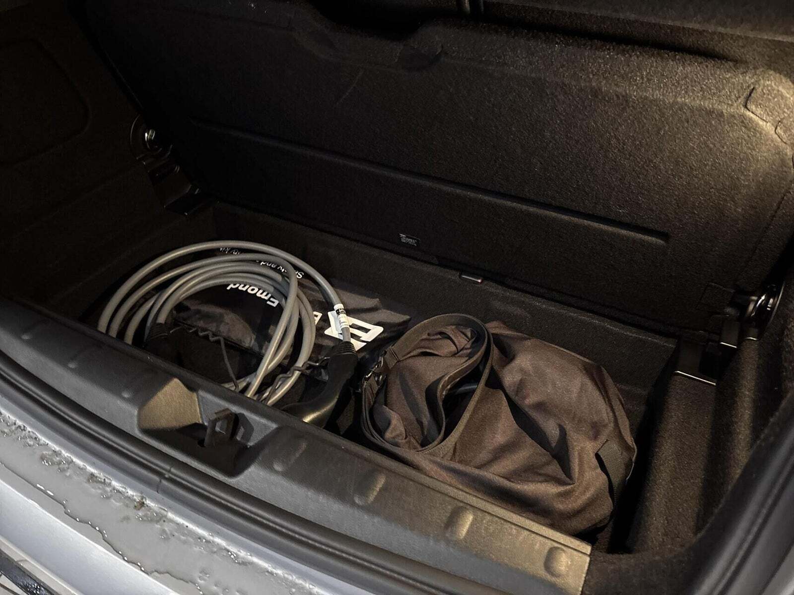 Sølv Mini Cooper E fra 2024