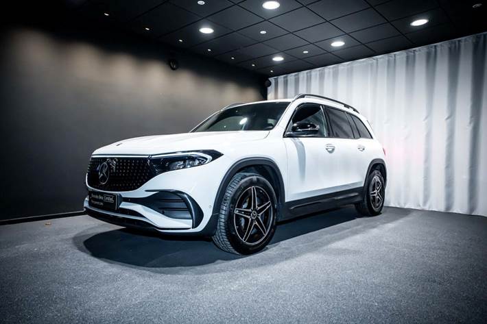 Hvid Mercedes EQB250+ fra 2026 set udefra