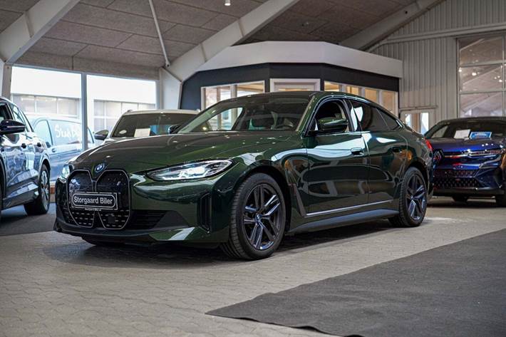 Grøn BMW i4 fra 2024