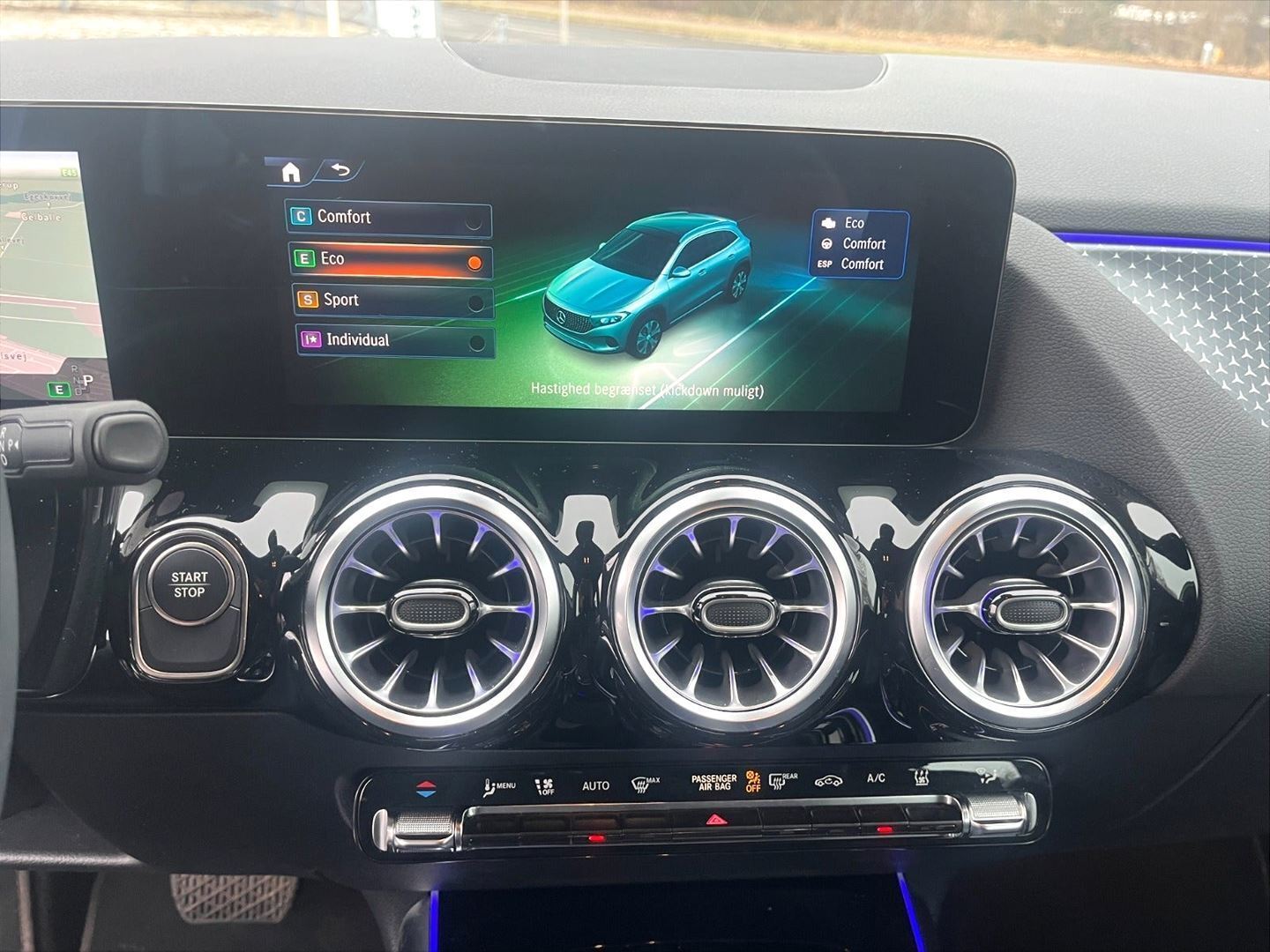 Hvid Mercedes EQA 250 fra 2024