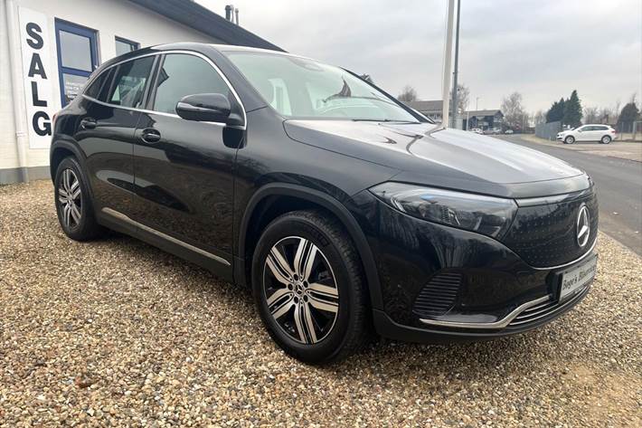 Sort Mercedes EQA 300 fra 2024