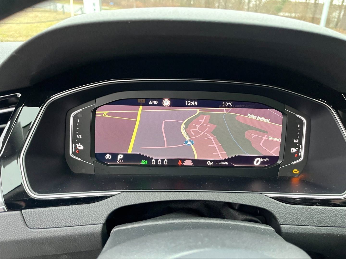 Hvid VW Passat fra 2021