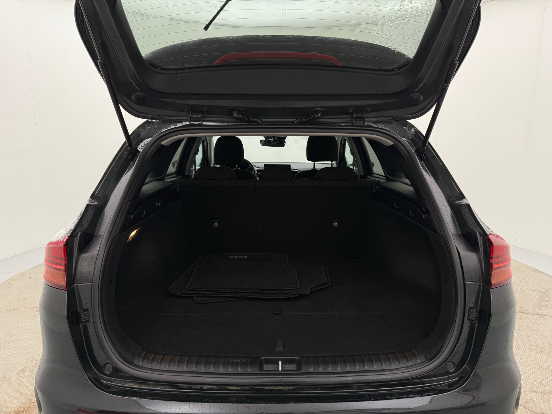 Sort Kia Ceed fra 2023