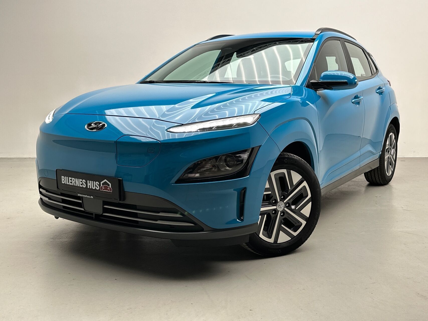 Blå Hyundai Kona fra 2022