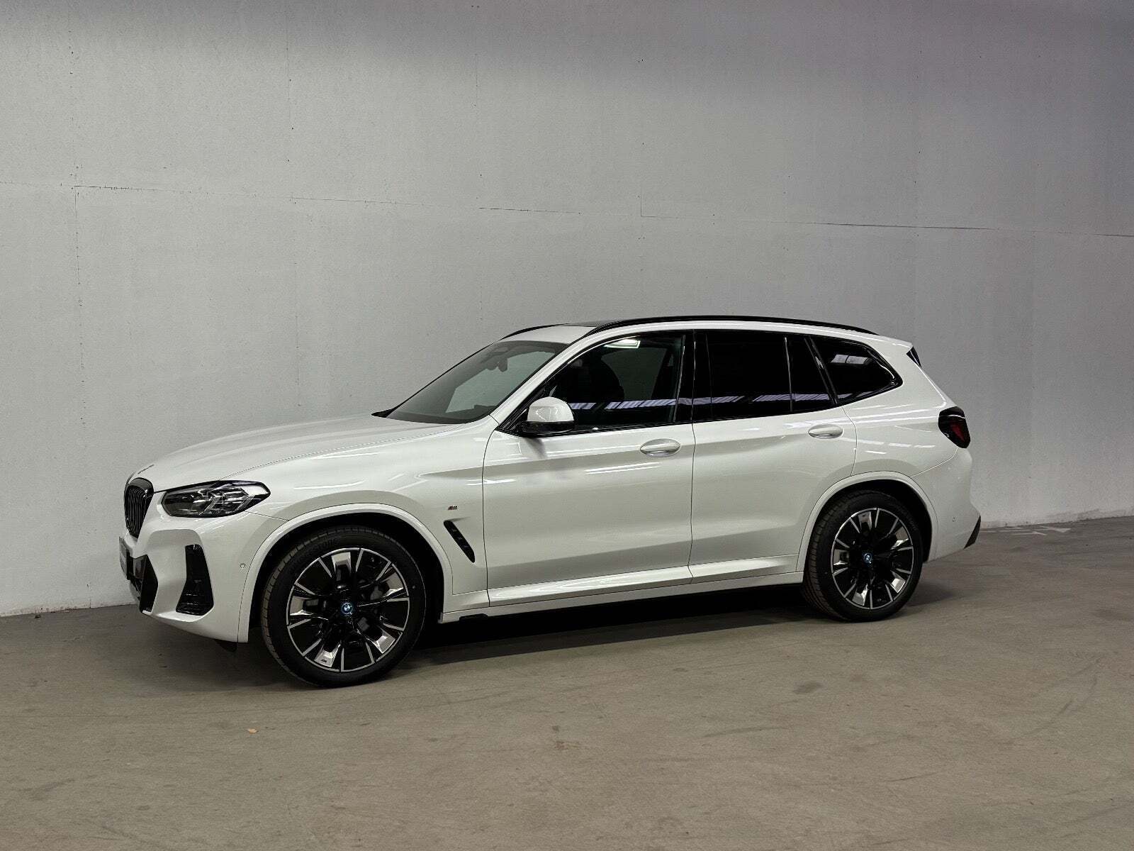 BMW iX3 Charged Plus M-Sport