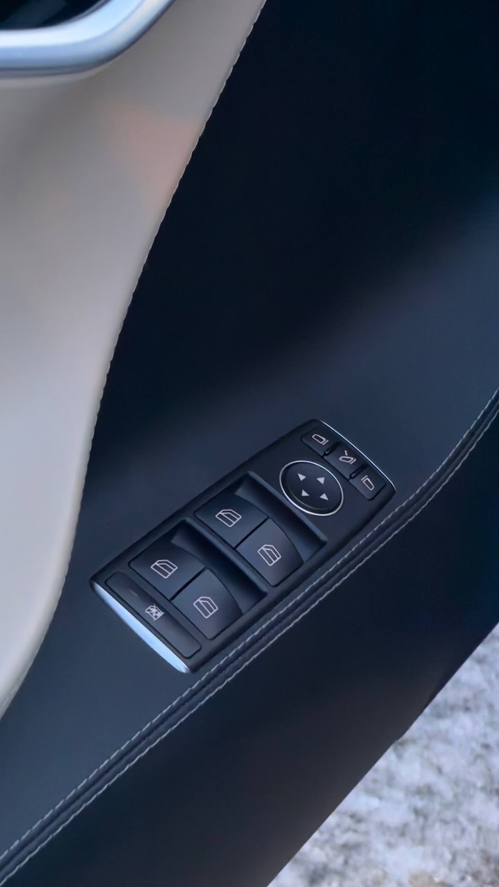 Blå Tesla Model S fra 2015