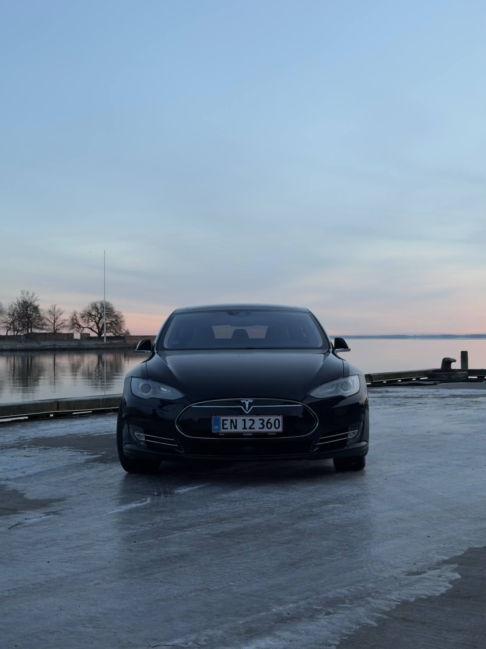 Blå Tesla Model S fra 2015