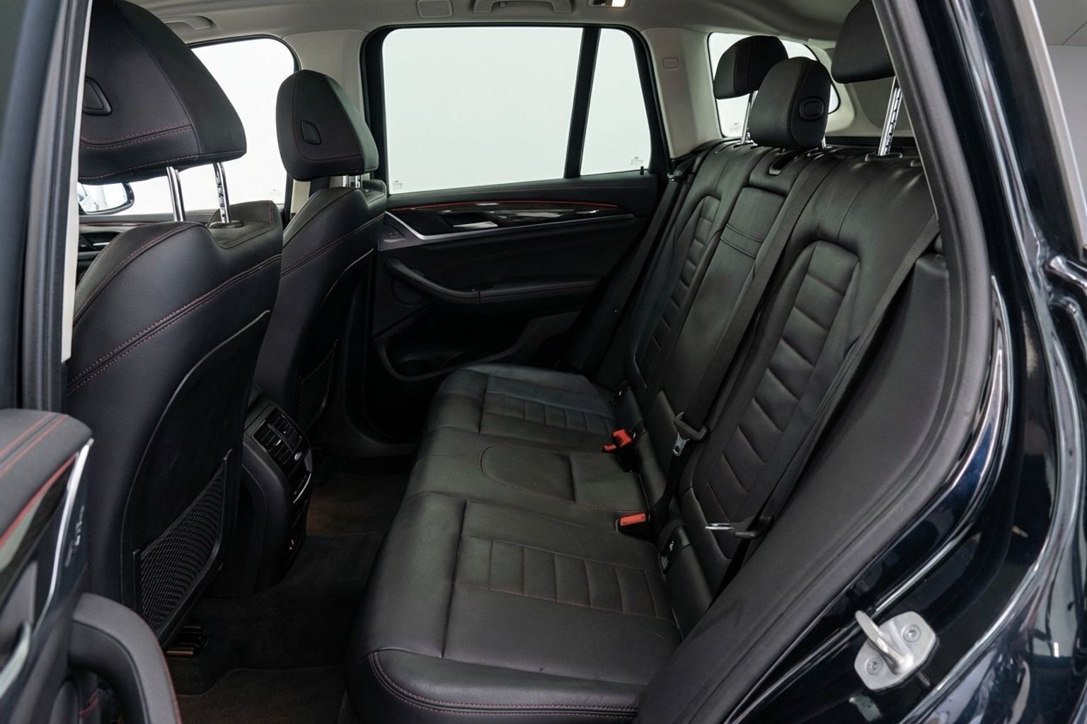 Blå BMW iX3 fra 2021