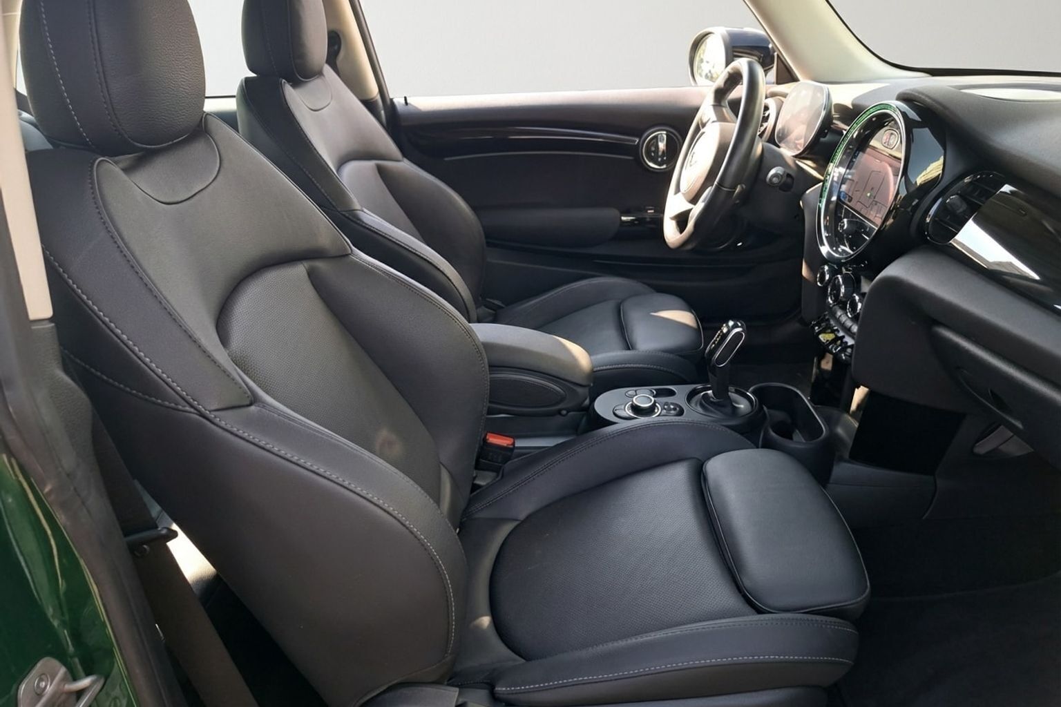 Grøn Mini Cooper fra 2023