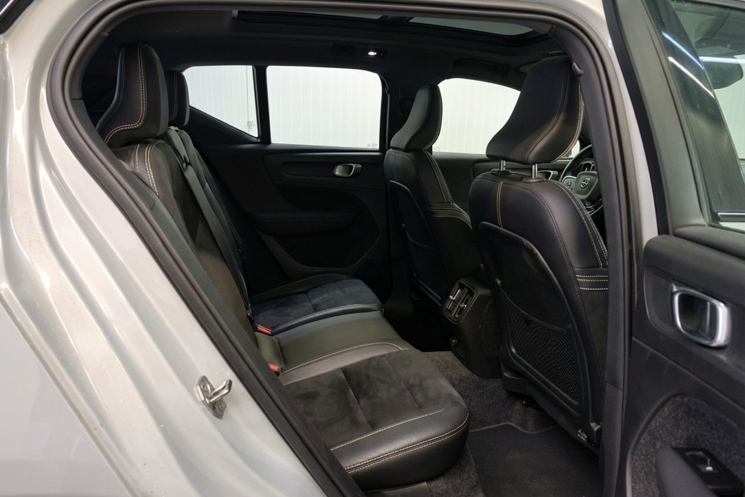 Sølv Volvo XC40 fra 2020