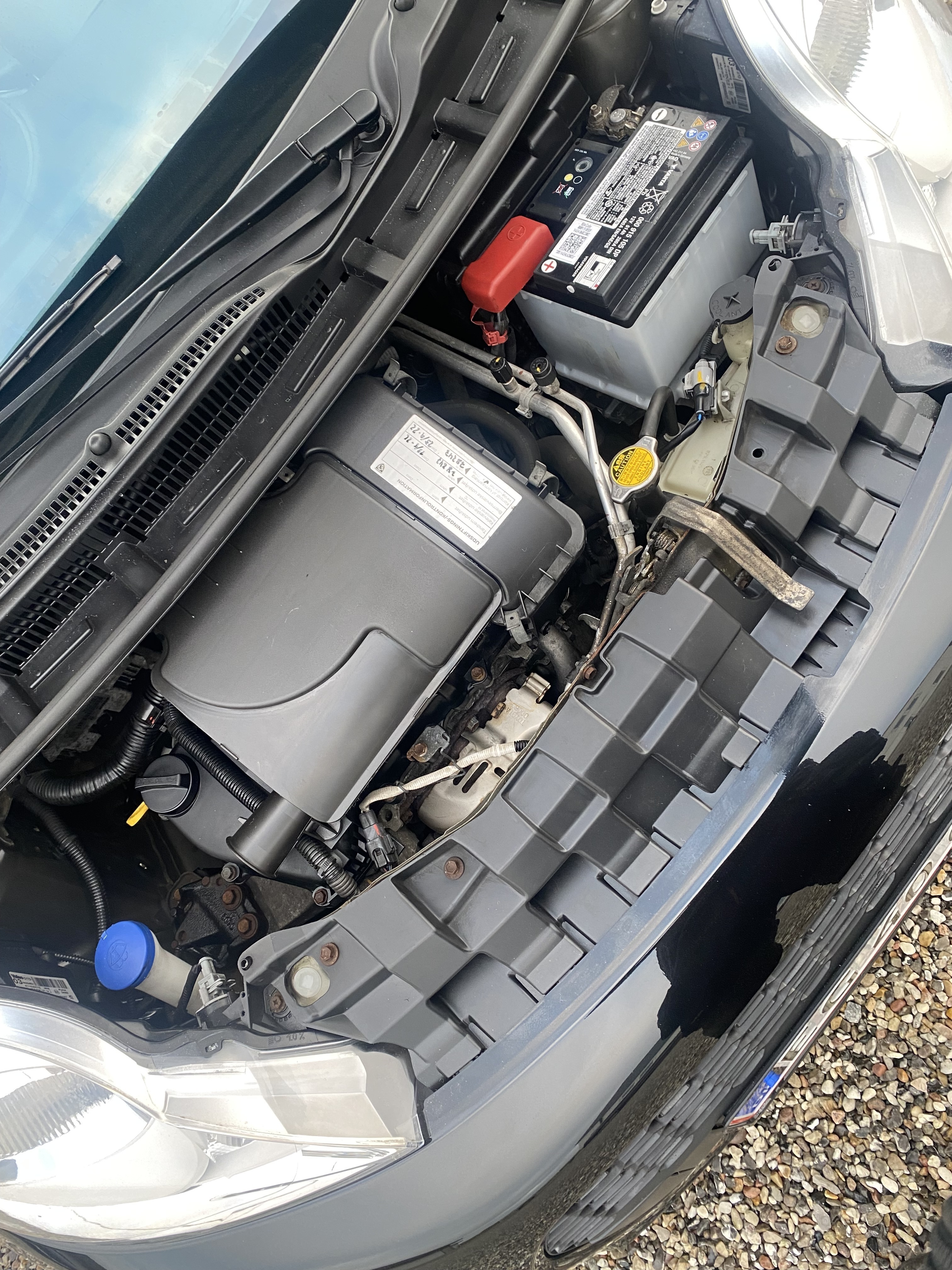 Sort Peugeot 107 fra 2013