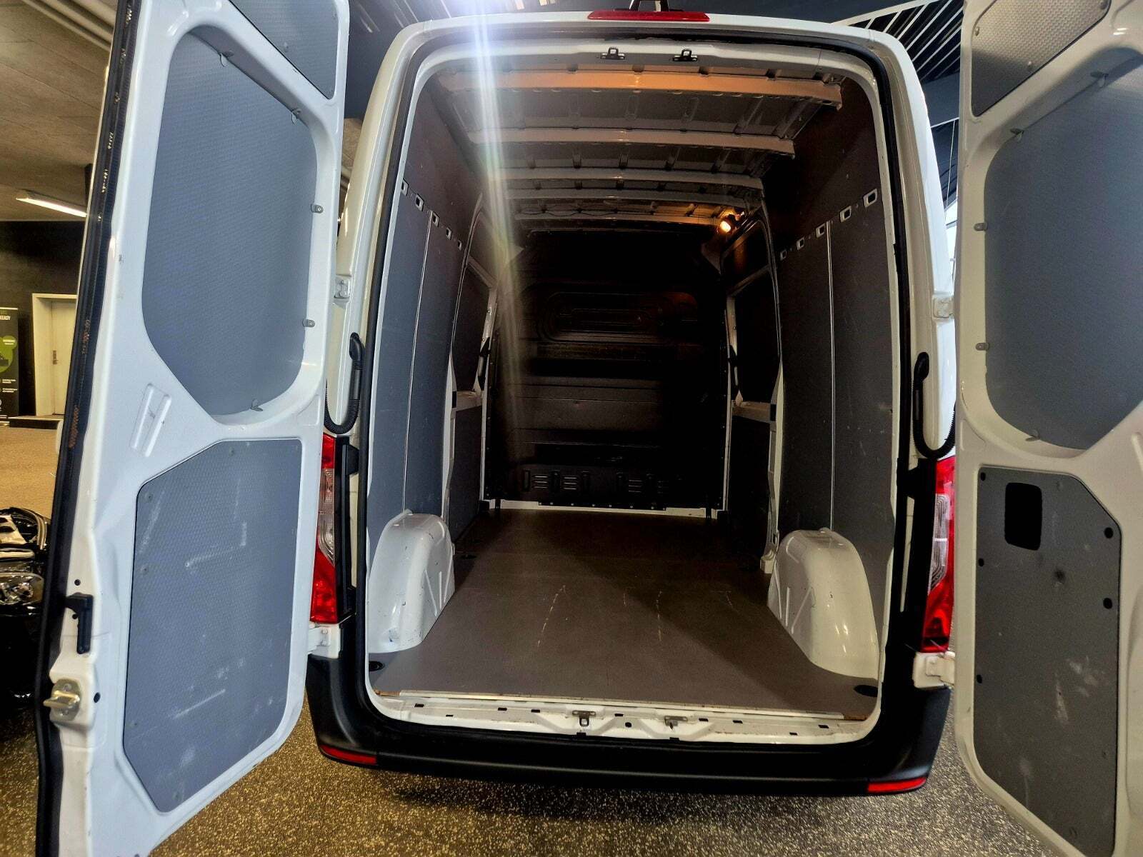 Mercedes Sprinter 214 2,2 CDi A2 Kassevogn aut. FWD