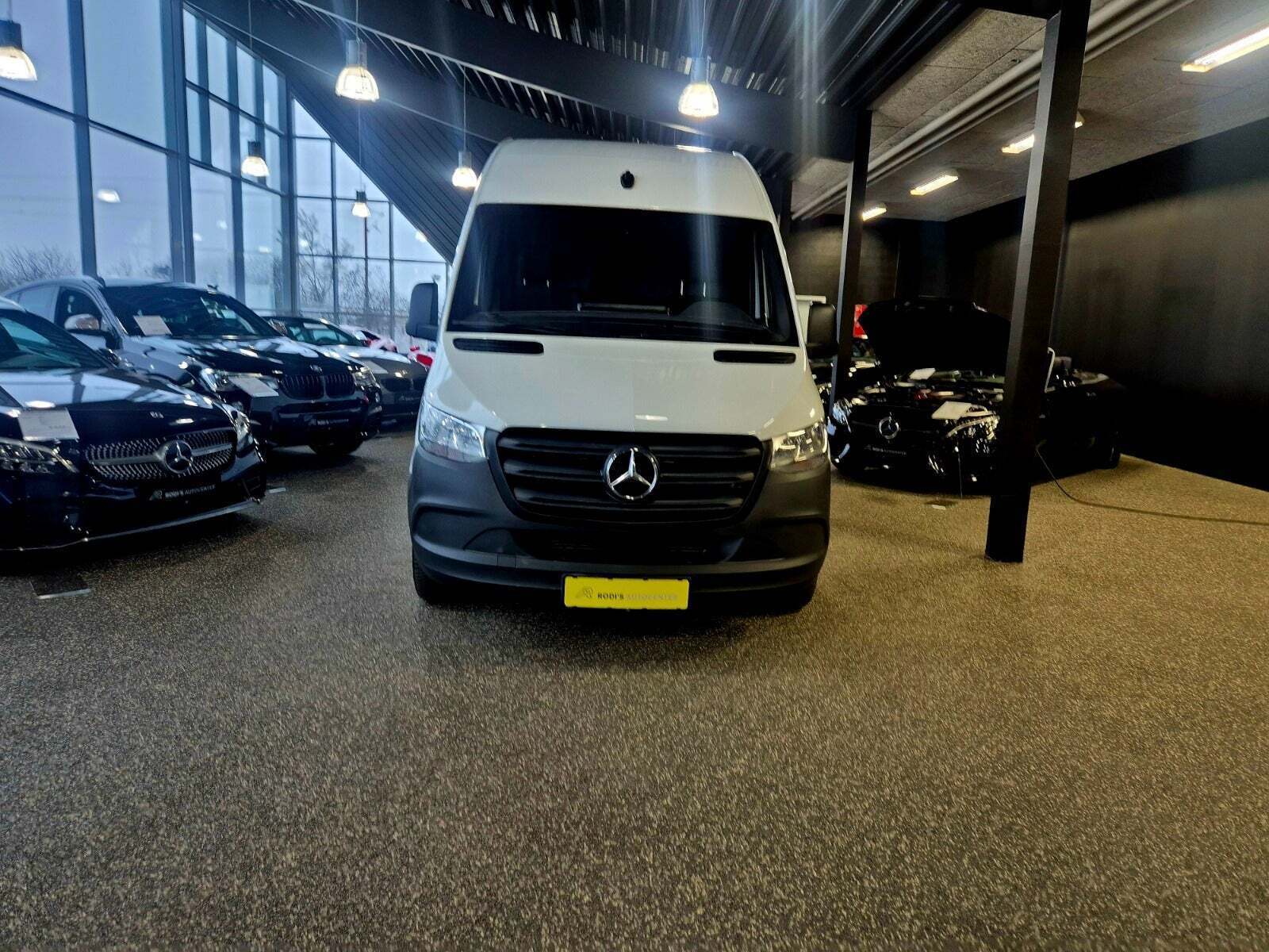 Hvid Mercedes Sprinter 214 fra 2020