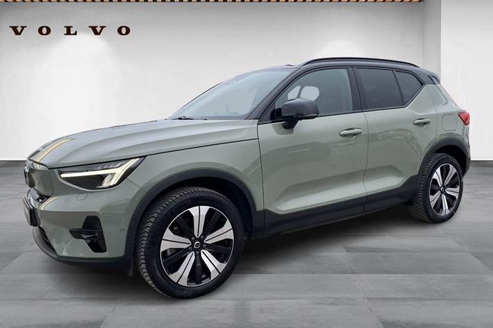Grøn Volvo XC40 fra 2022 set udefra