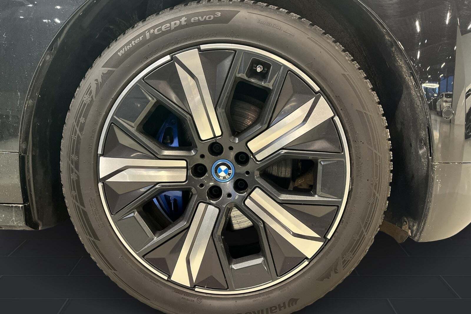 Sort BMW iX fra 2023