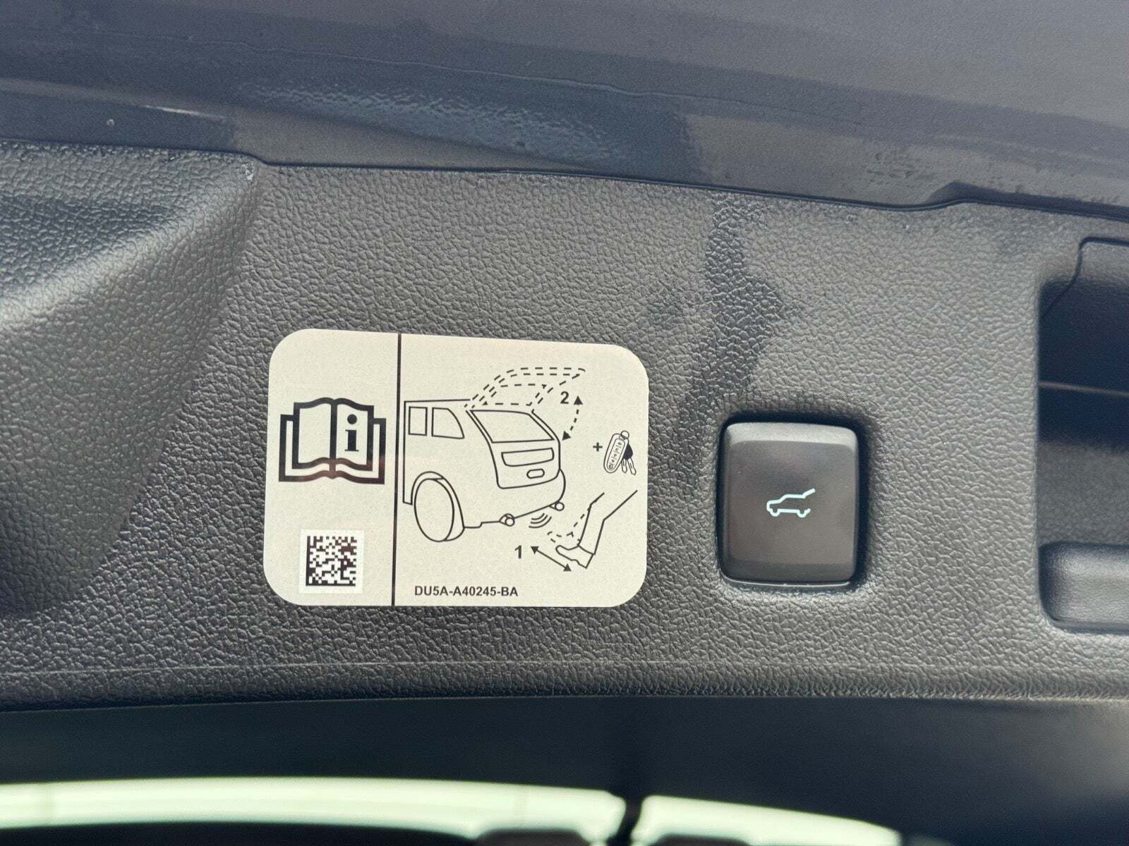 Blå Ford Kuga fra 2020