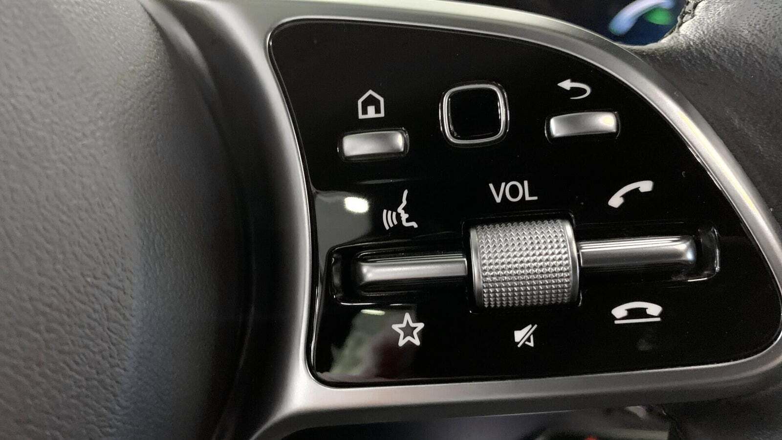 Sort Mercedes EQA250+ fra 2023