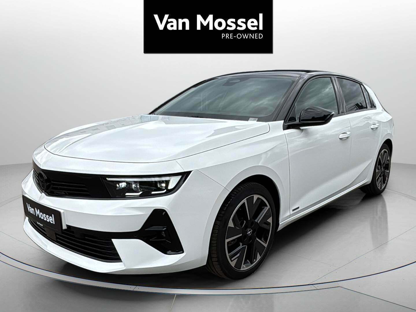 Hvid Opel Astra-e fra 2023