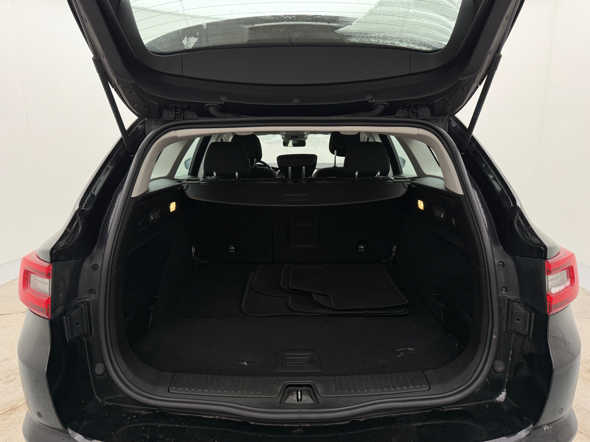 Sort Renault Talisman fra 2018