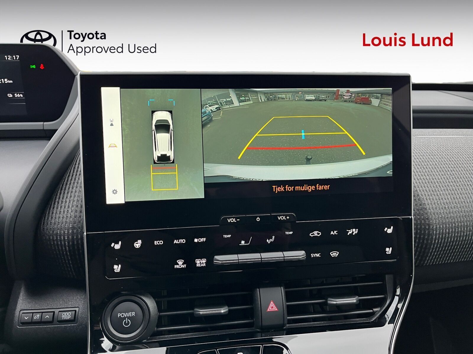 Hvid Toyota BZ4X fra 2025