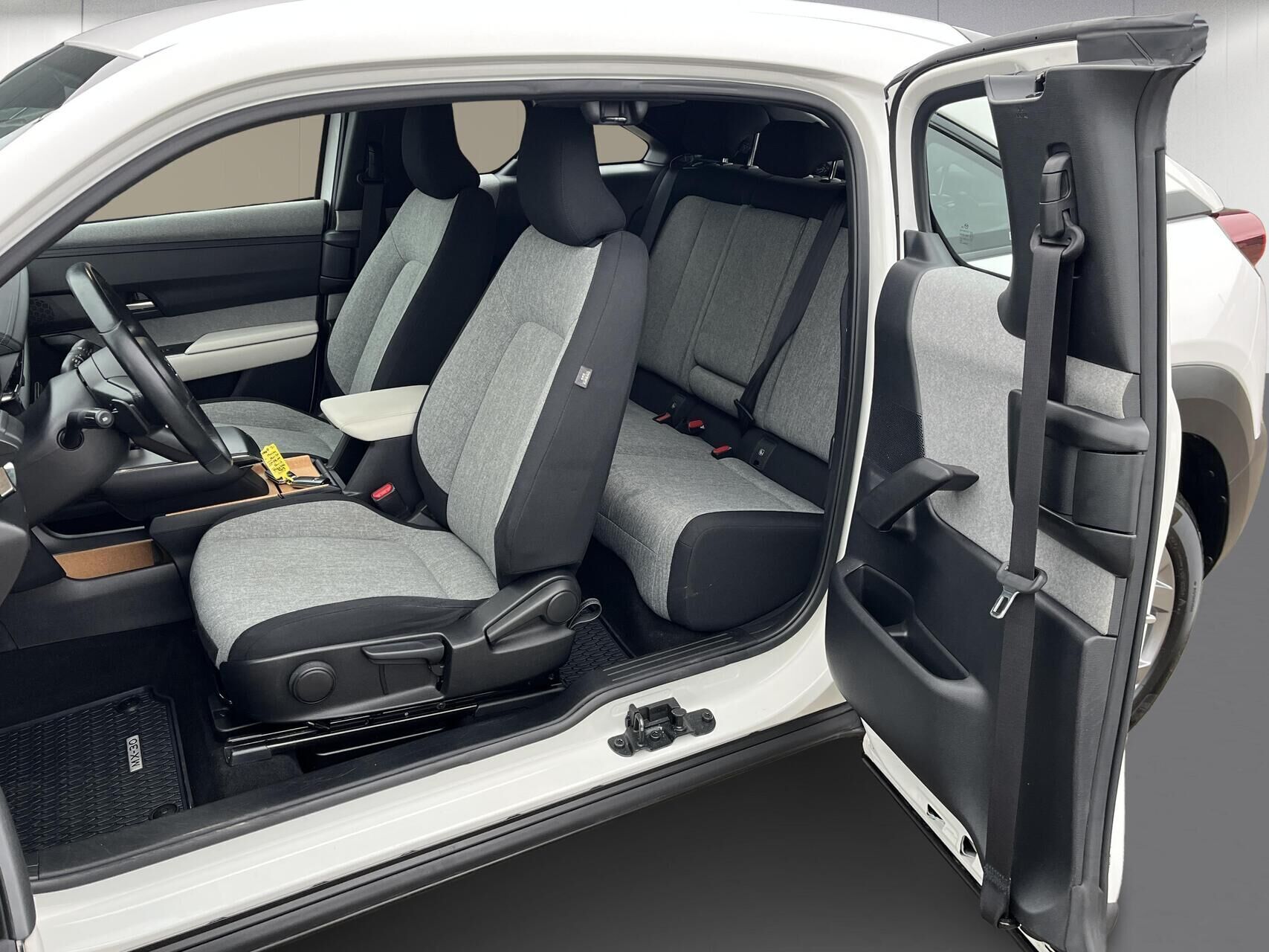 Hvid Mazda MX-30 fra 2021