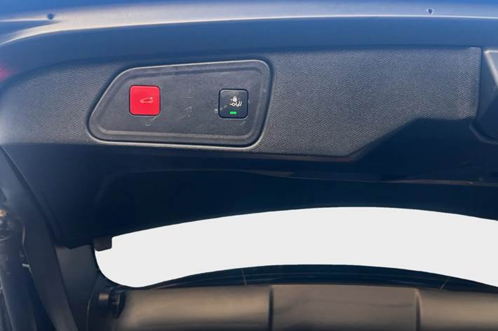 Grå Peugeot 3008 fra 2020