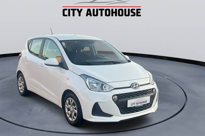 Hvid Hyundai i10 fra 2019 set udefra