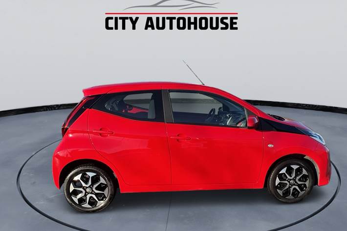 Rød Toyota Aygo fra 2018