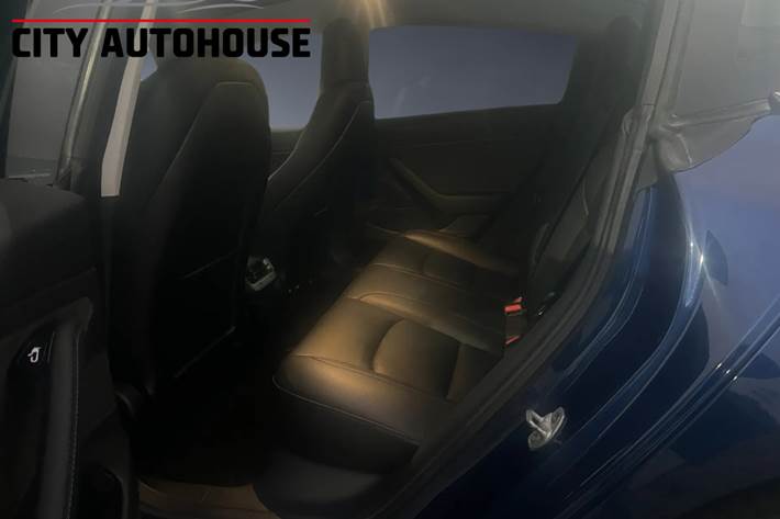 Blå Tesla Model 3 fra 2019