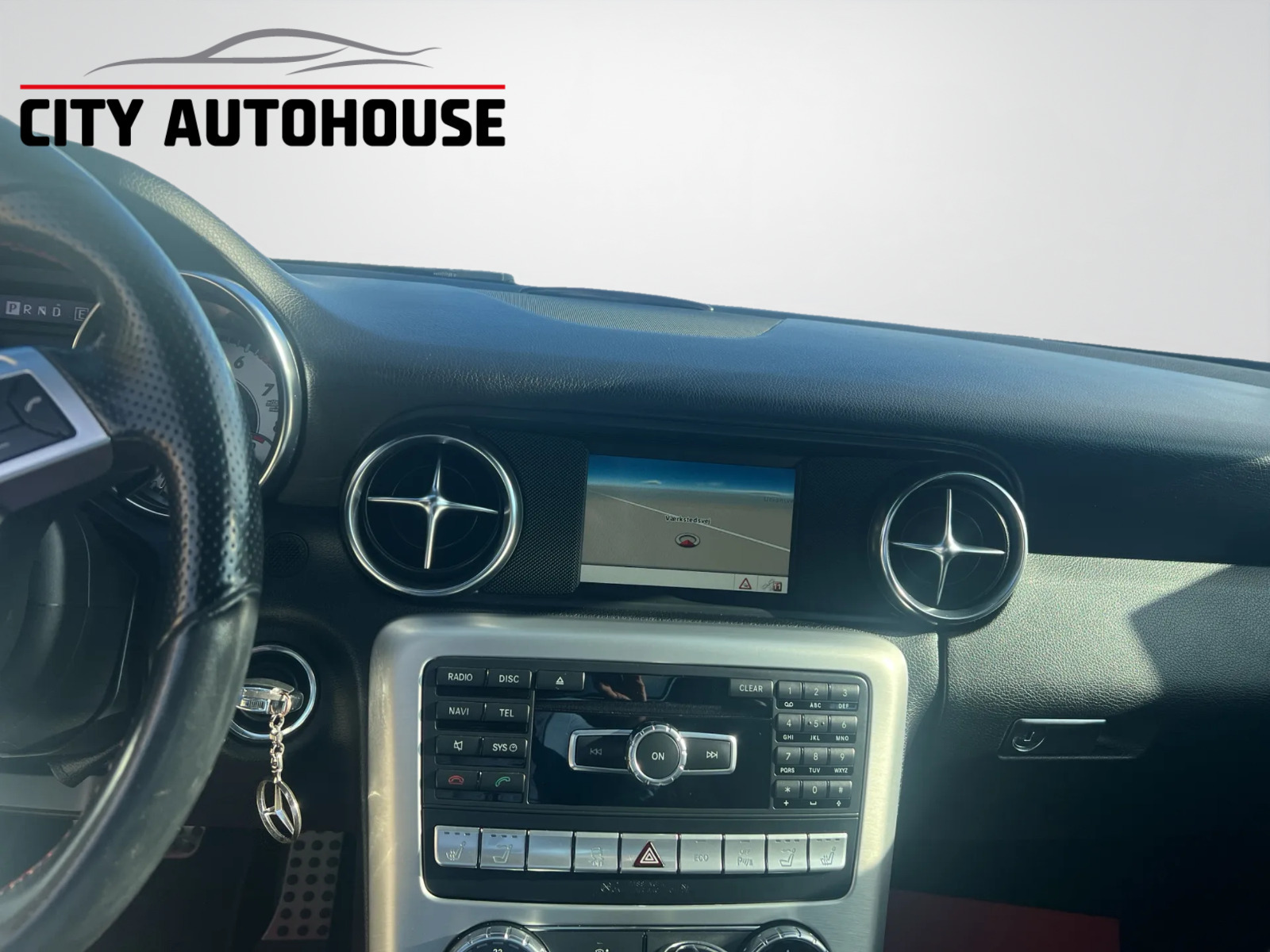 Sort Mercedes SLK200 fra 2011