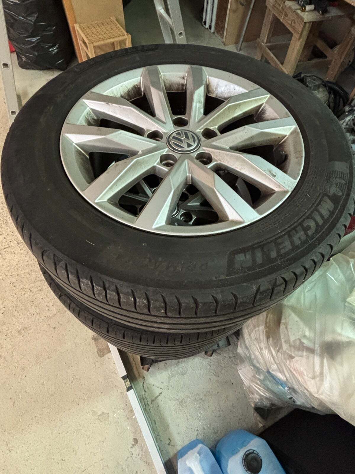 Sort VW Passat fra 2016