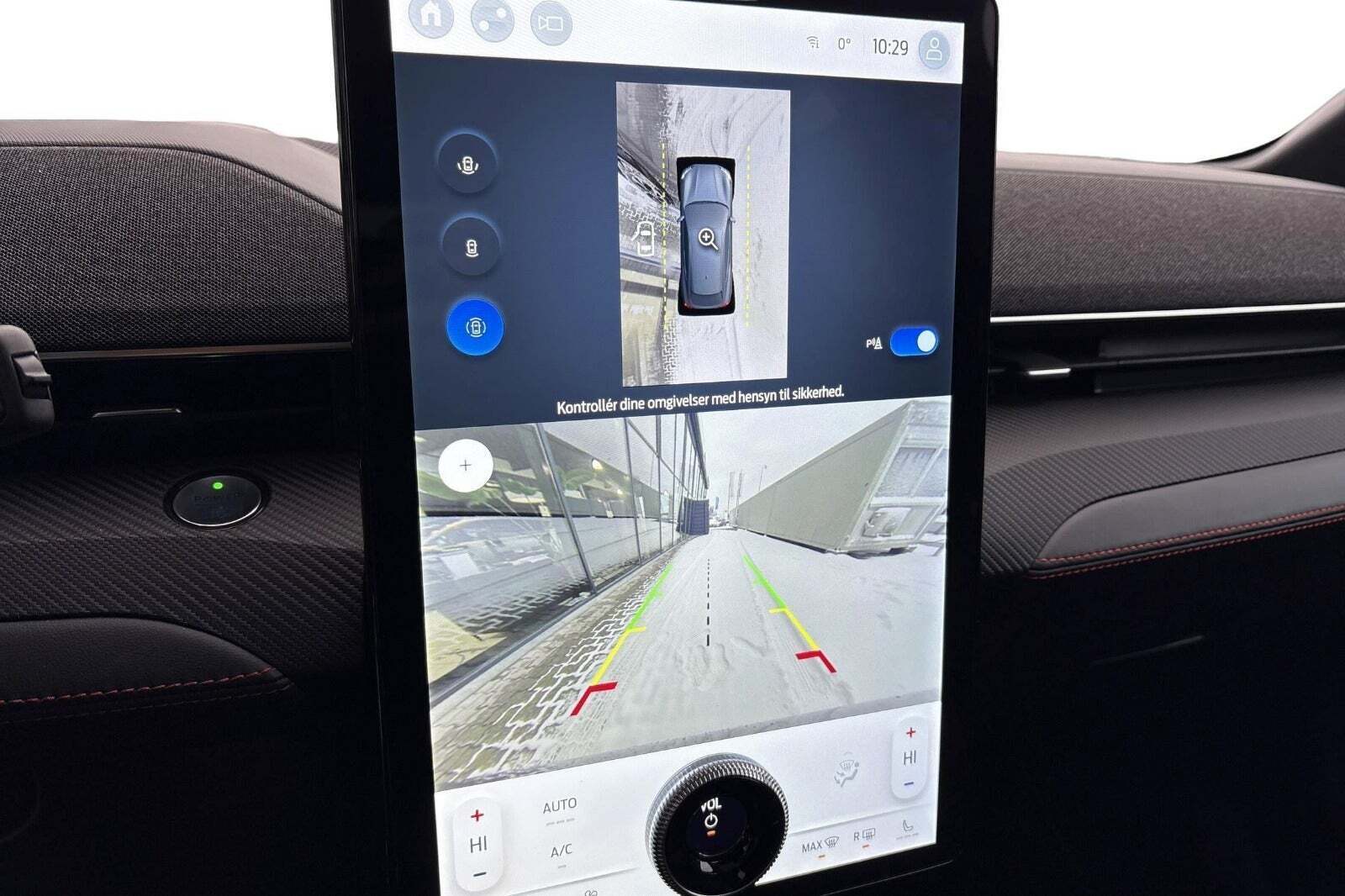 Grå Ford Mustang Mach-E fra 2023