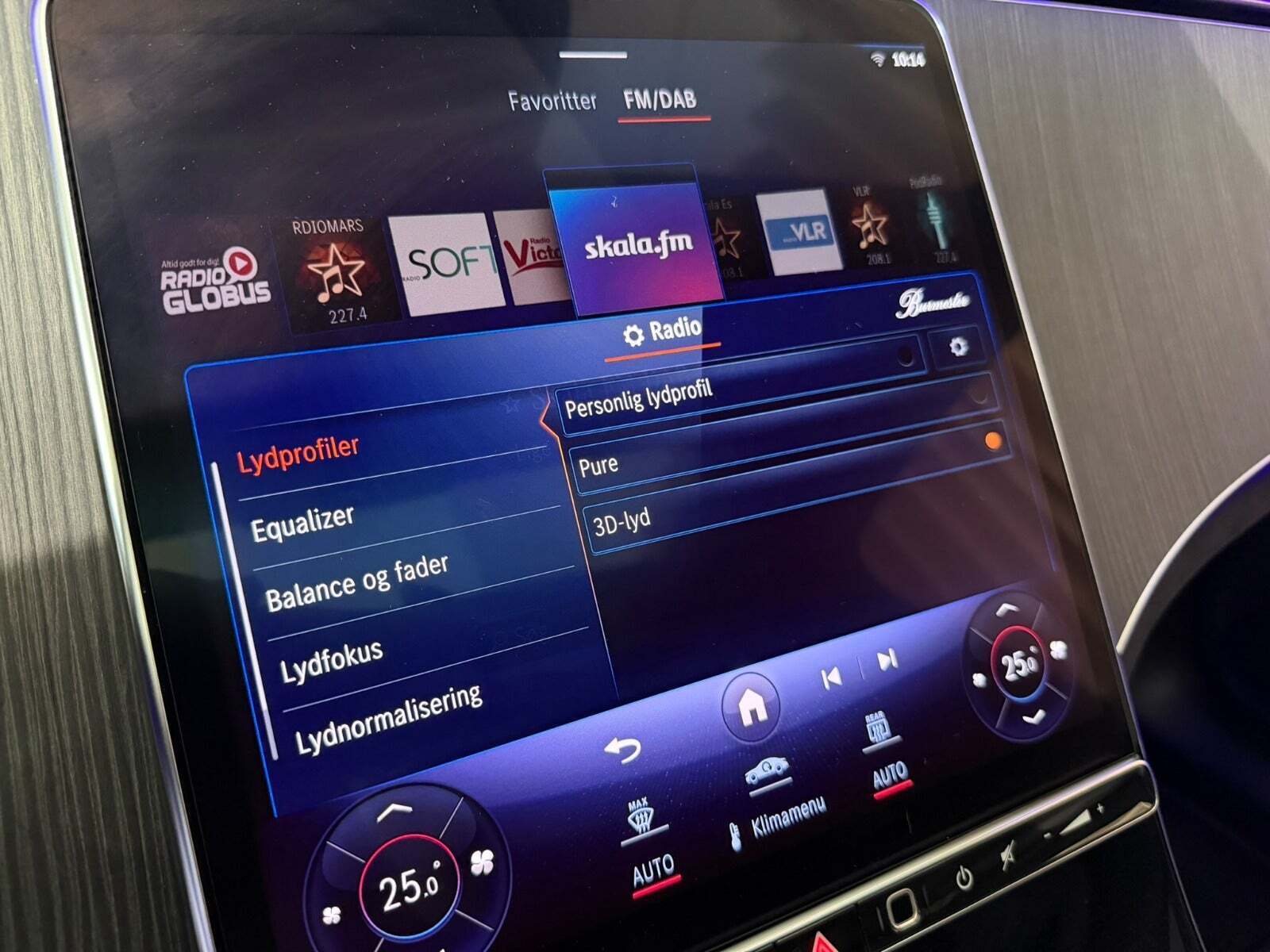 Sort Mercedes EQE350 fra 2024