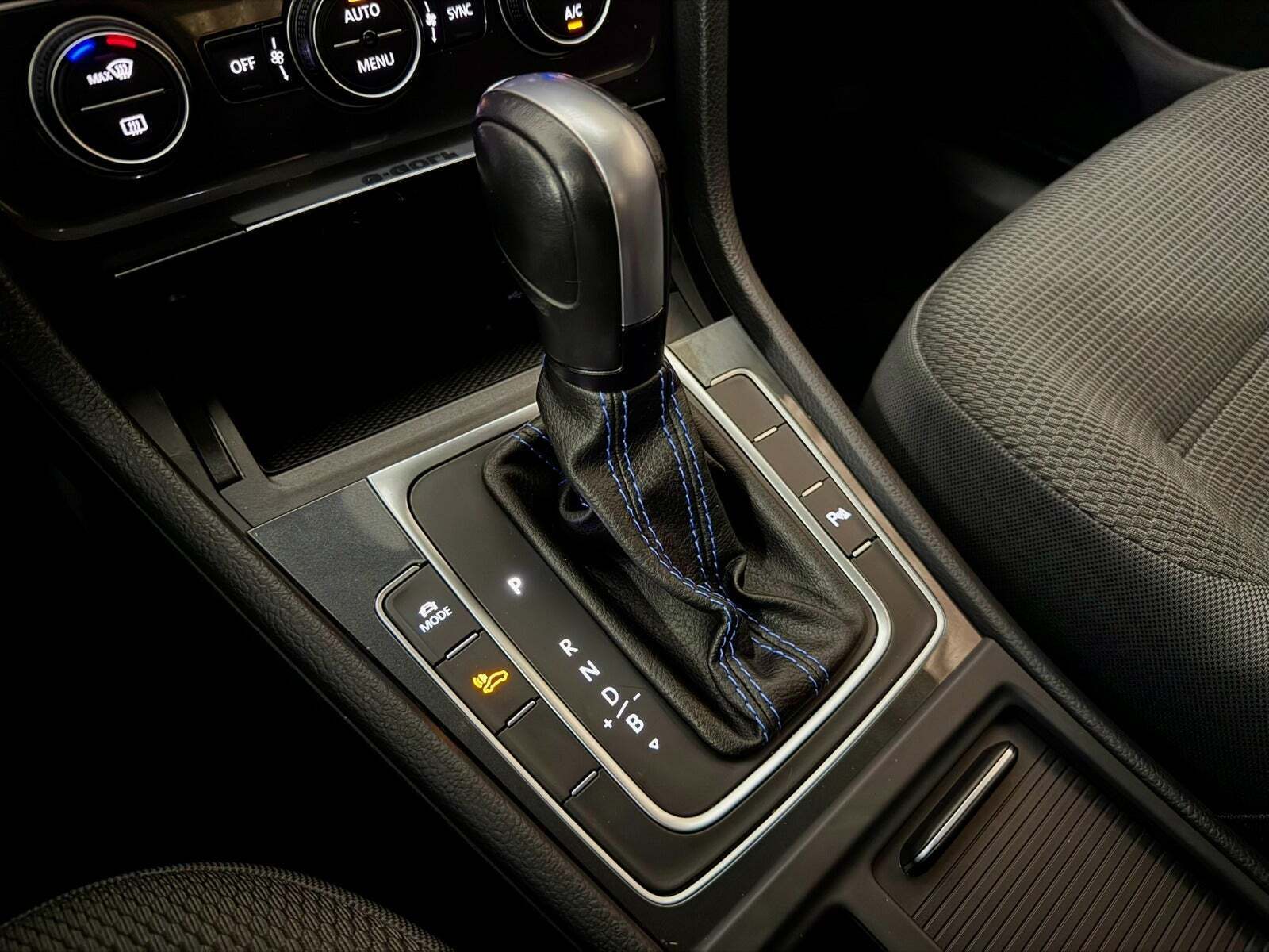 Grå VW e-Golf VII fra 2021