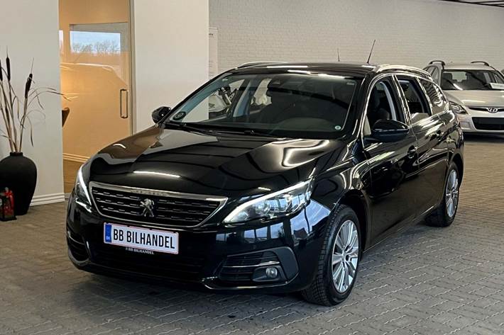 undefined Peugeot 308 fra 2018 set udefra