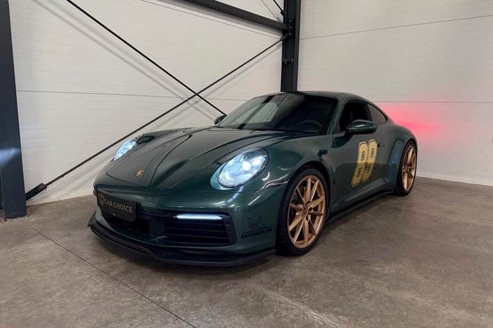 Grøn Porsche 911 Carrera 4S fra 2019 set udefra