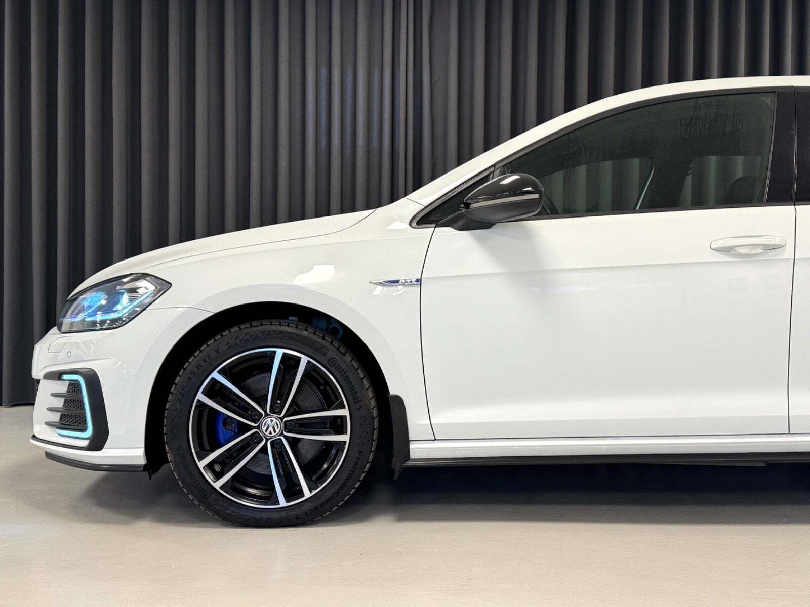 Hvid VW Golf VII fra 2020