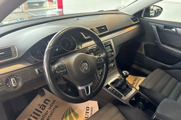 Sort VW Passat fra 2011