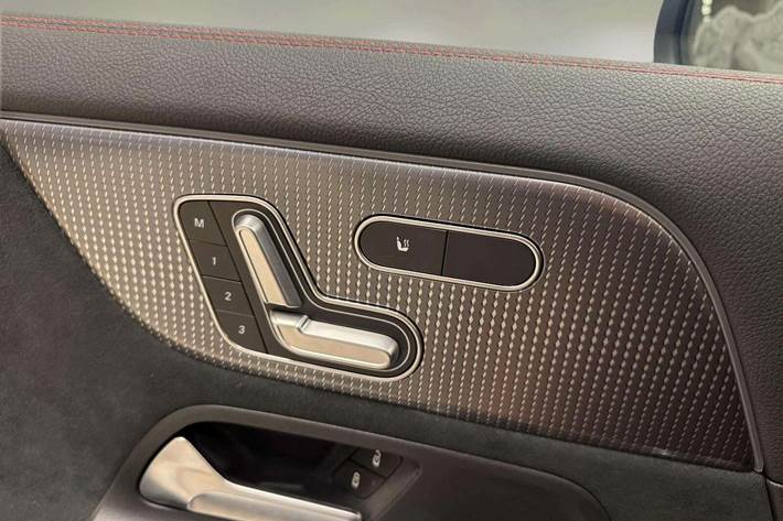 Hvid Mercedes EQA250 fra 2022