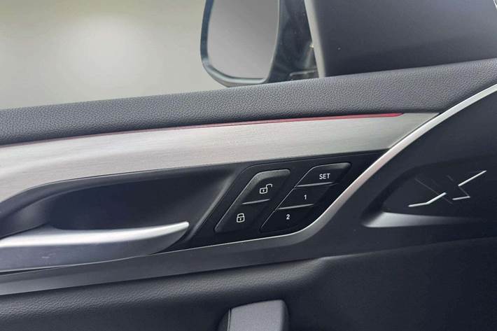 Blå BMW iX3 fra 2022