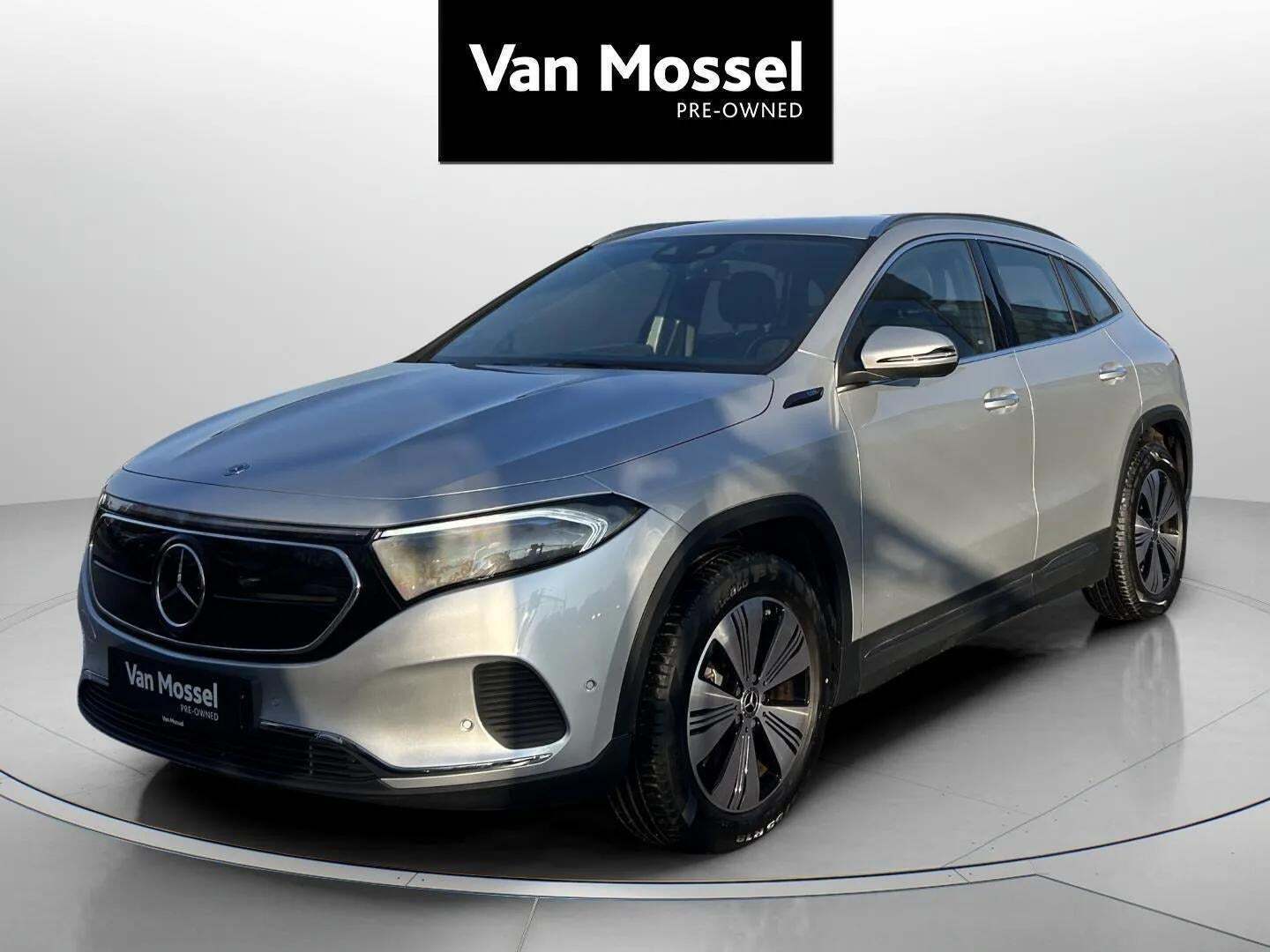 Sølv Mercedes EQA250 fra 2022