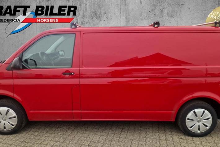 Rød VW Transporter fra 2022