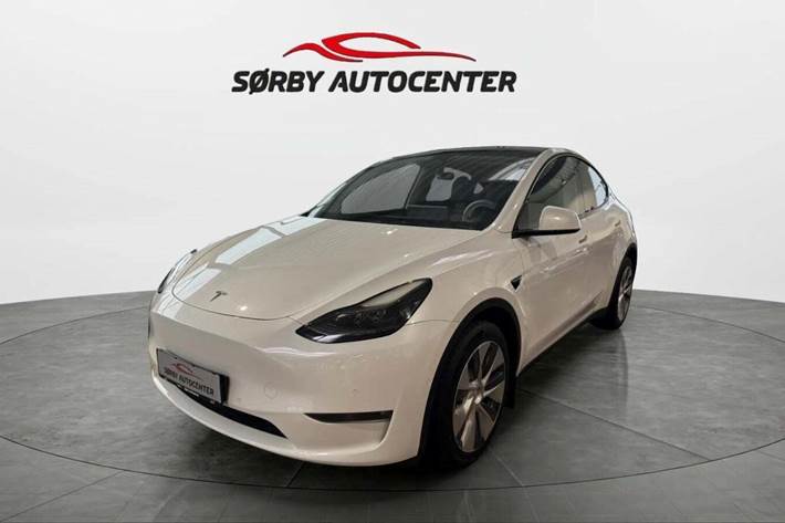 Hvid Tesla Model Y fra 2022 set udefra