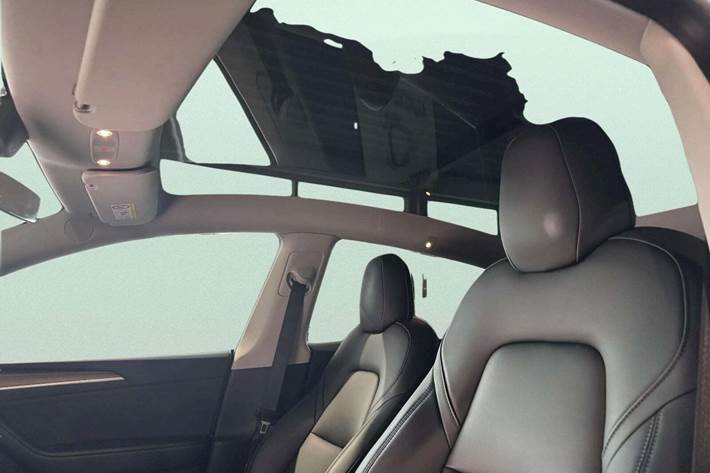 Hvid Tesla Model Y fra 2022