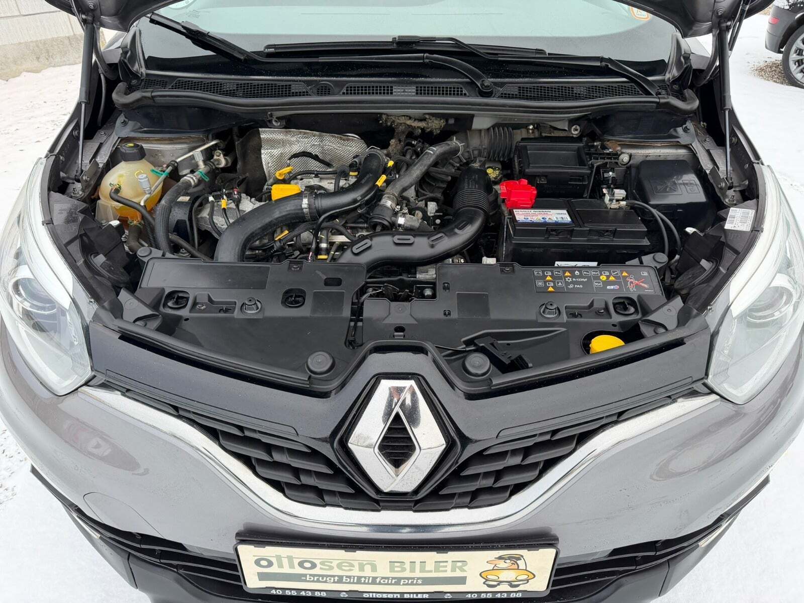 Grå Renault Captur fra 2019